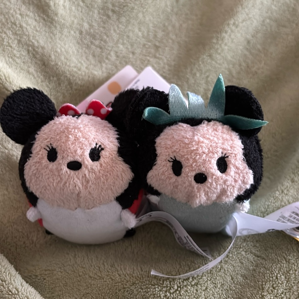 New! 2 tsum tsums! Minnie Mouse. One as herself & one as the Statue of Liberty!